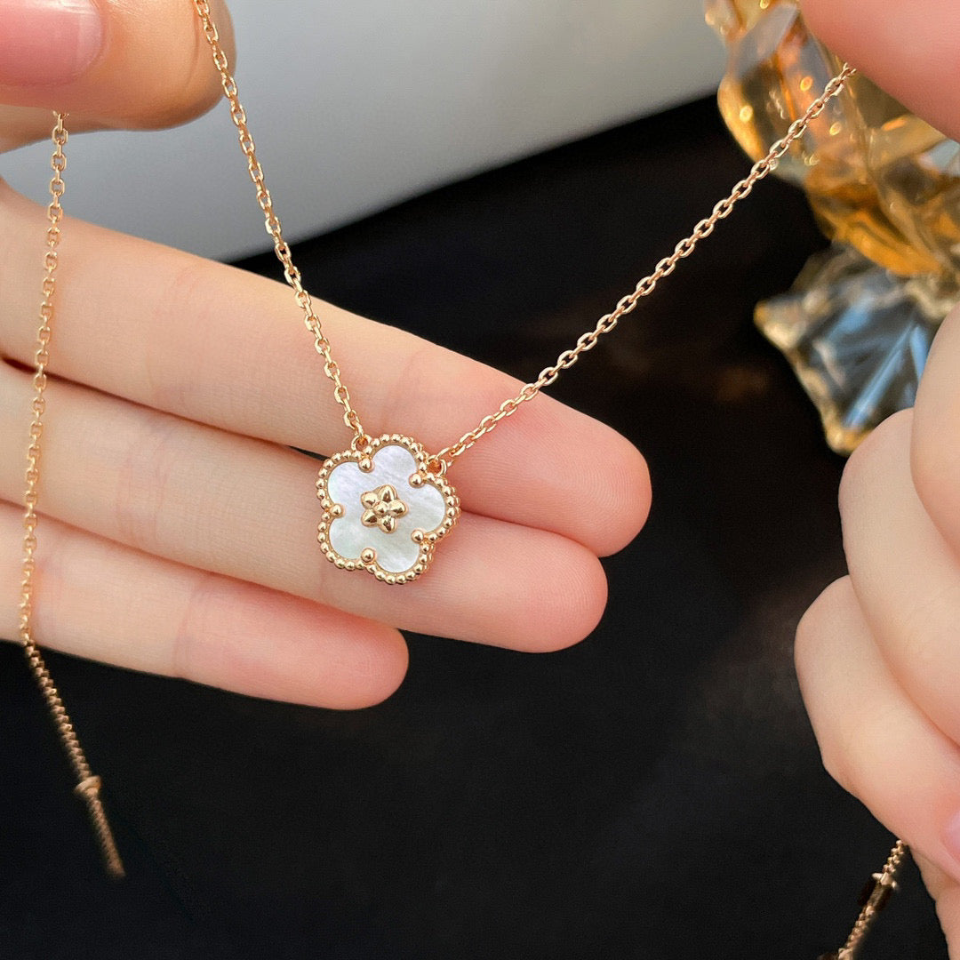 ¡®Sprite Jewelry¡¯LUCKY  WHITE MOP  PLUM BLOSSOM NECKLACE