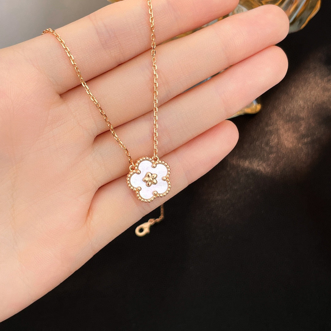 ¡®Sprite Jewelry¡¯LUCKY  WHITE MOP  PLUM BLOSSOM NECKLACE