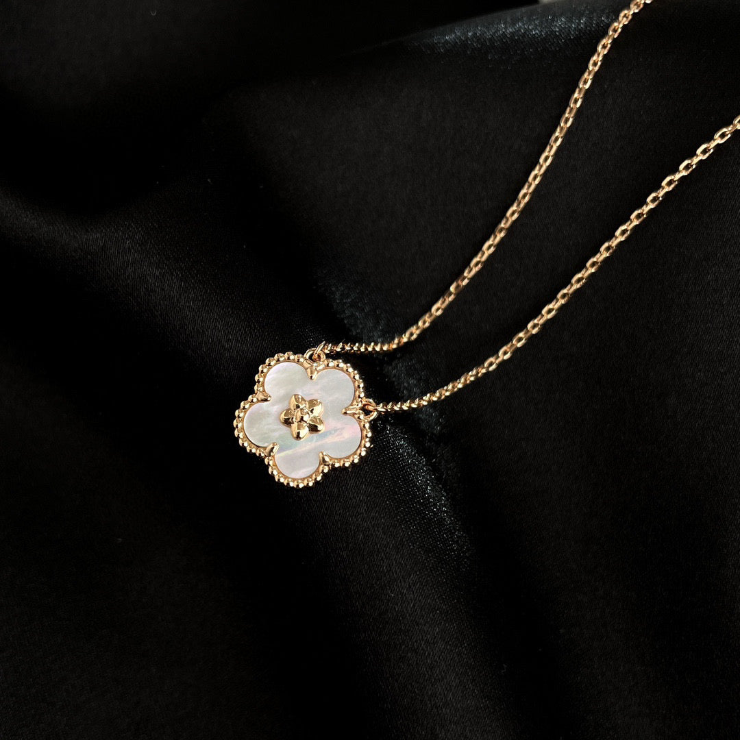 ¡®Sprite Jewelry¡¯LUCKY  WHITE MOP  PLUM BLOSSOM NECKLACE