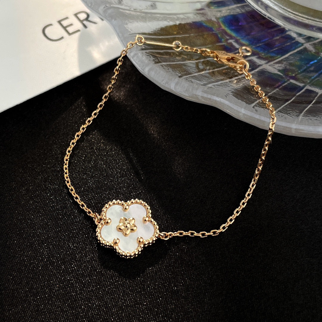 ¡®Sprite Jewelry¡¯LUCKY WHITE MOP PLUM BLOSSOM  BRACELET