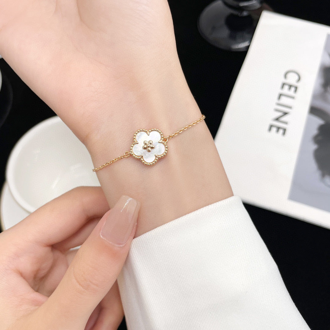 ¡®Sprite Jewelry¡¯LUCKY WHITE MOP PLUM BLOSSOM  BRACELET