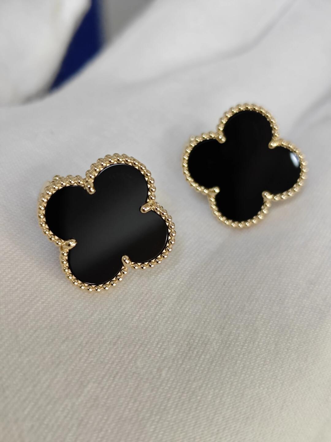 [Sprite Jewelry] CLOVER 20MM BLACK MOP EARRINGS
