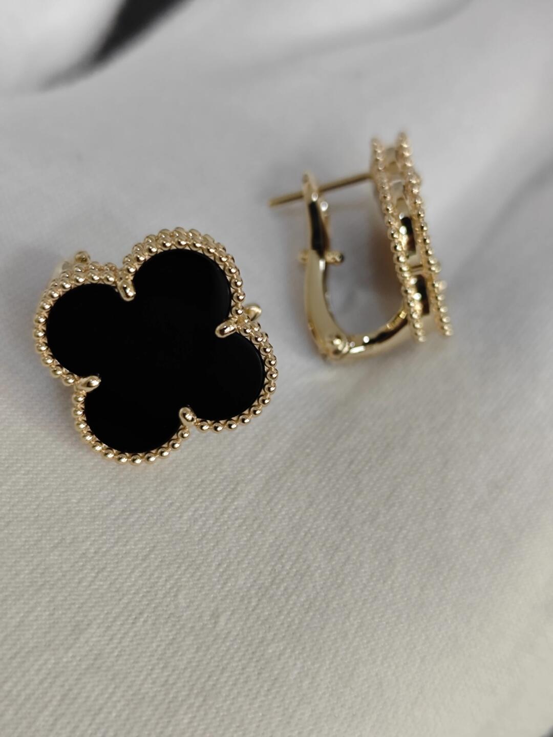 [Sprite Jewelry] CLOVER 20MM BLACK MOP EARRINGS