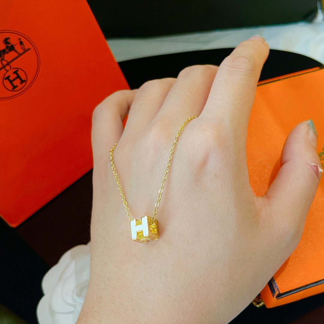 ¡®Sprite Jewelry¡¯H WHITE SQUARE GOLD NECKLACE