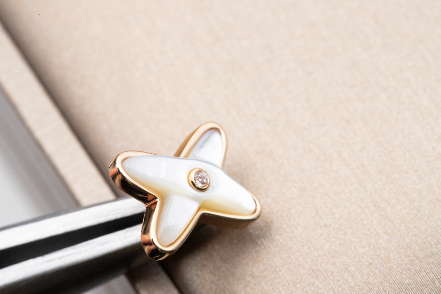 ¡®Sprite Jewelry¡¯JEUX DE WHITE MOP PINK GOLD DIAMOND EARRINGS