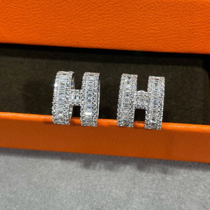 ¡®Sprite Jewelry¡¯H STUD EARRINGS WITH SILVER DIAMONDS