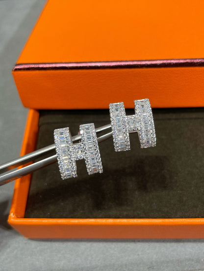 ¡®Sprite Jewelry¡¯H STUD EARRINGS WITH SILVER DIAMONDS