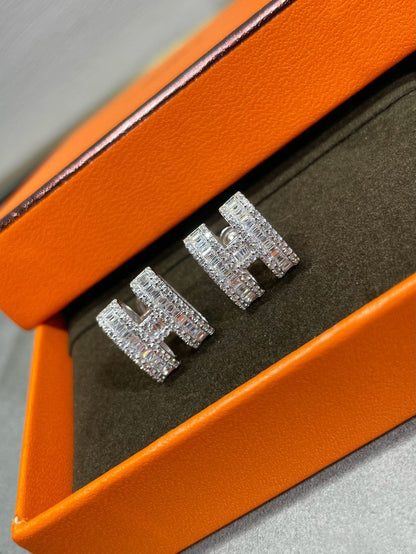 ¡®Sprite Jewelry¡¯H STUD EARRINGS WITH SILVER DIAMONDS
