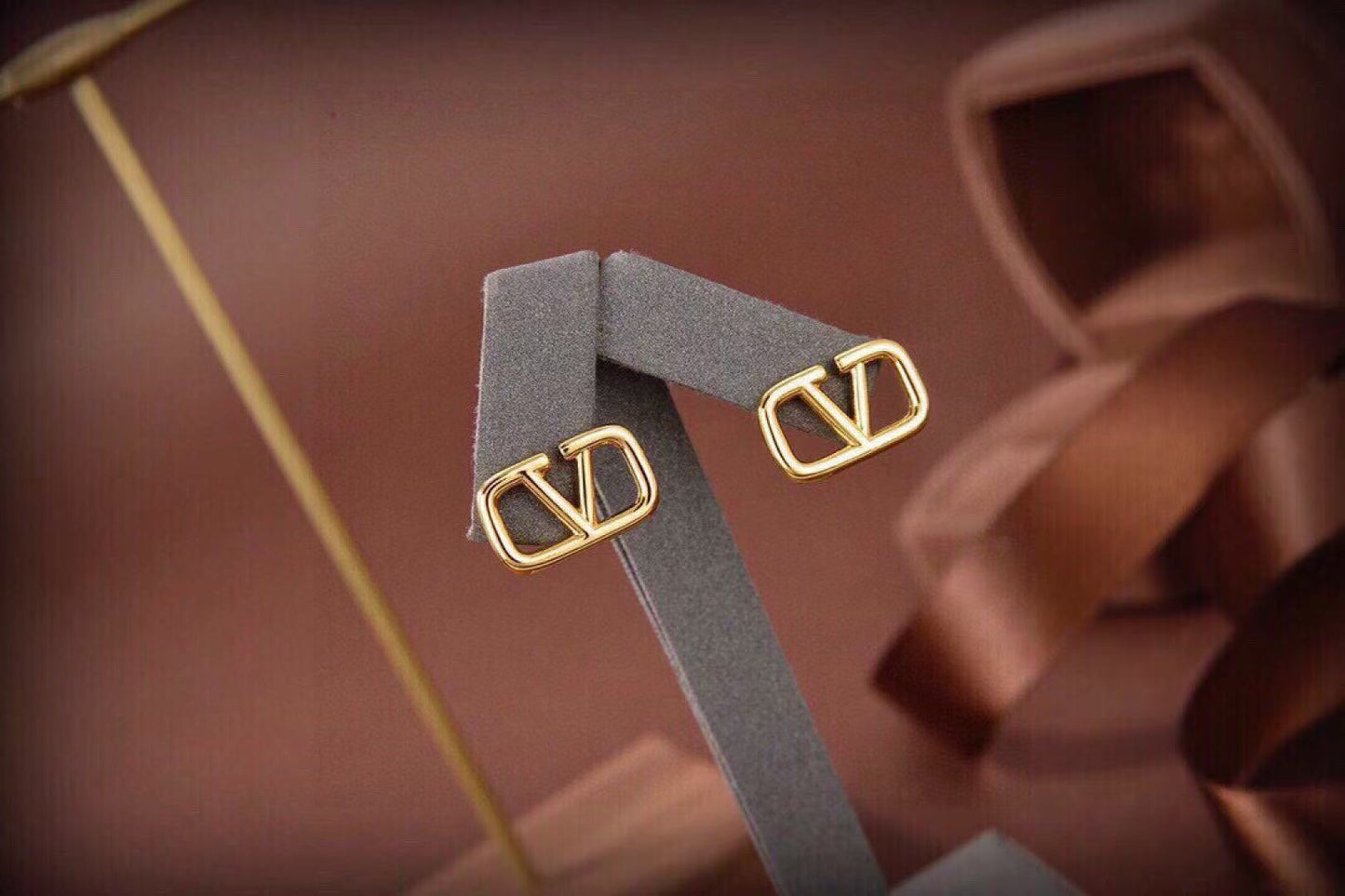 [Sprite Jewelry]Gold V-shaped stud earrings