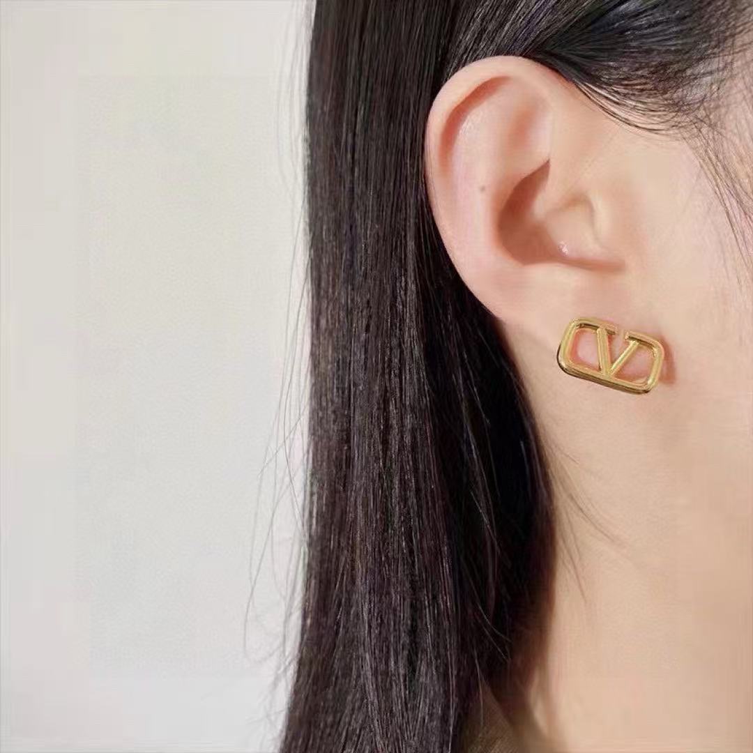 [Sprite Jewelry]Gold V-shaped stud earrings