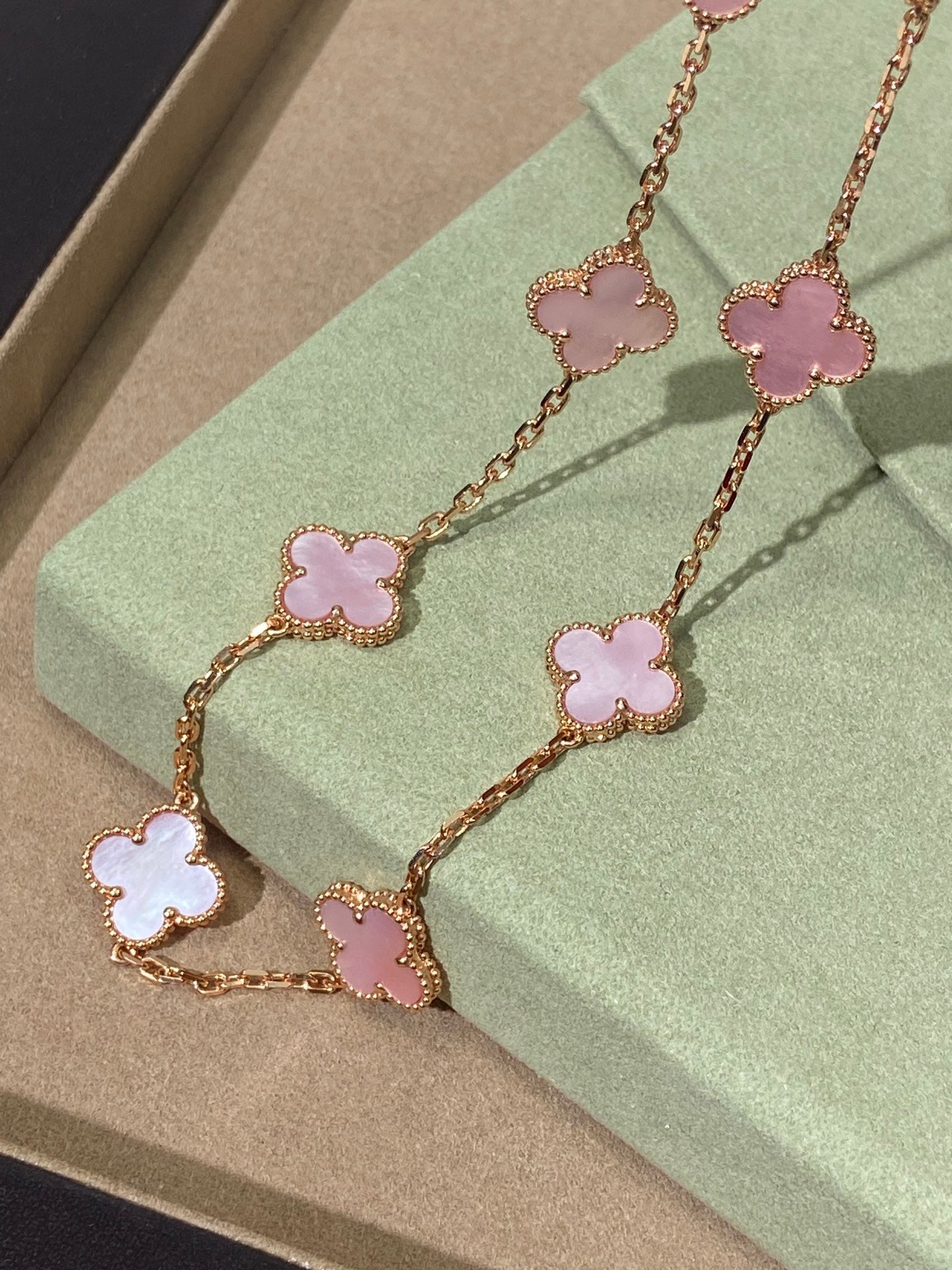 [Sprite Jewelry] Pink Necklace with Ten Clover Designs