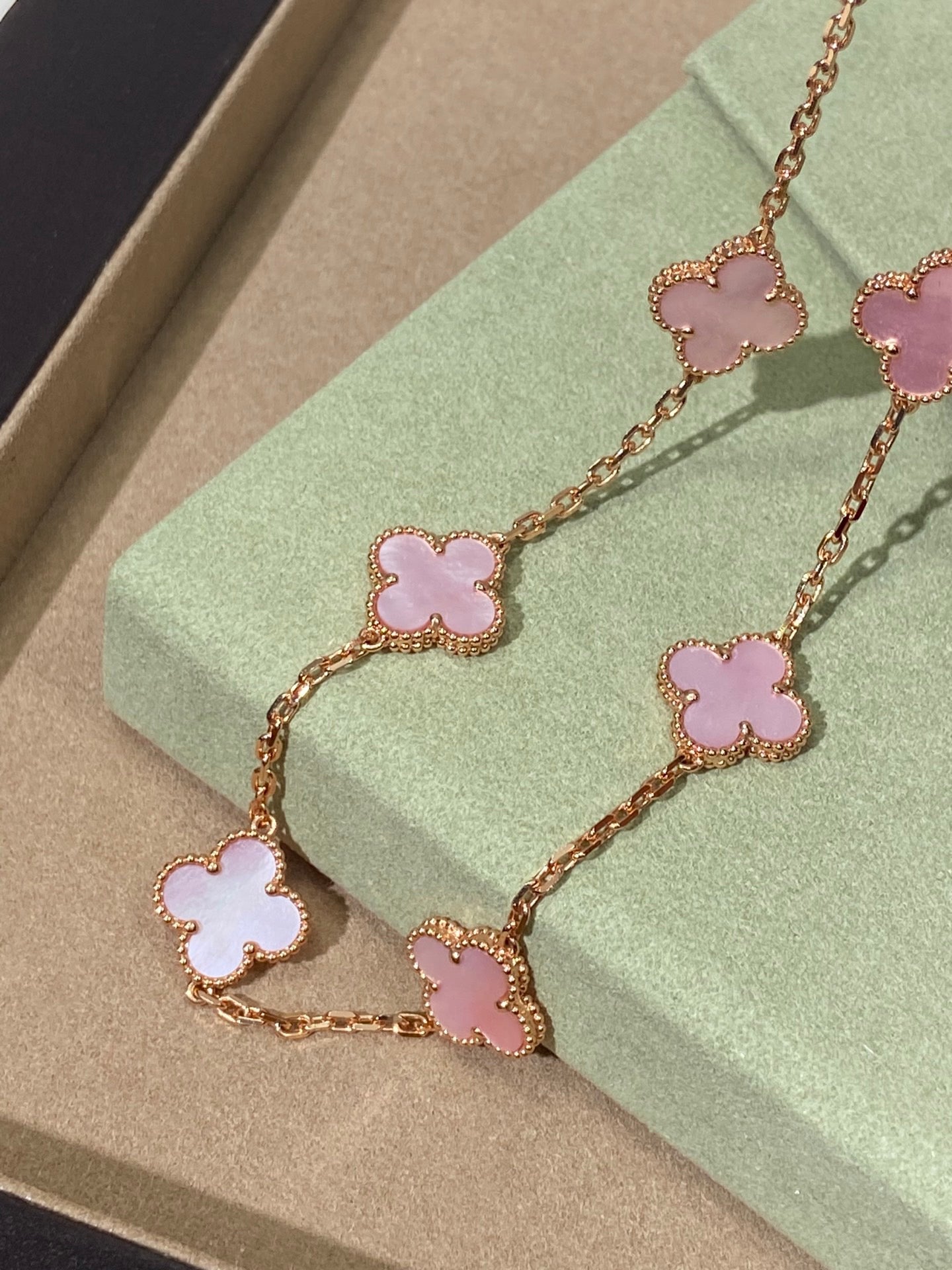 [Sprite Jewelry] Pink Necklace with Ten Clover Designs
